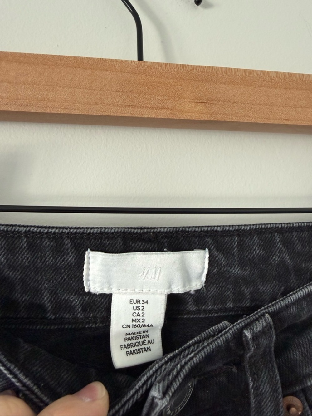 H&M “Mom Jeans” High Rise Black Straight Jeans (size 2) - Picture 4 of 4